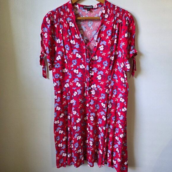 EUC EXPRESS RED FLORAL V NECK BUTTONED SHORT DRESS SIZE LARGE - Picture 1 of 16